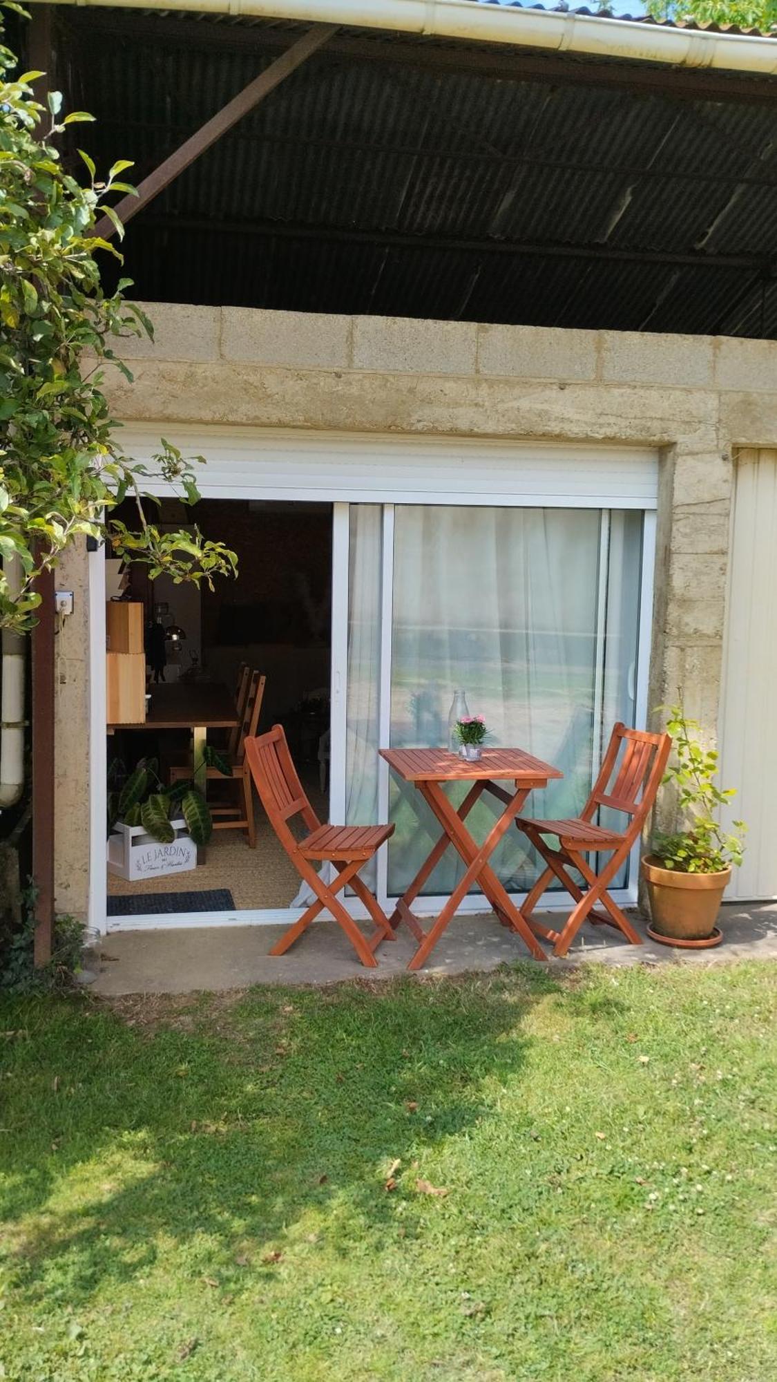 Le Laboratoire Shabby Chic De La Parfumerie Du Manoir Chavagne Exterior photo